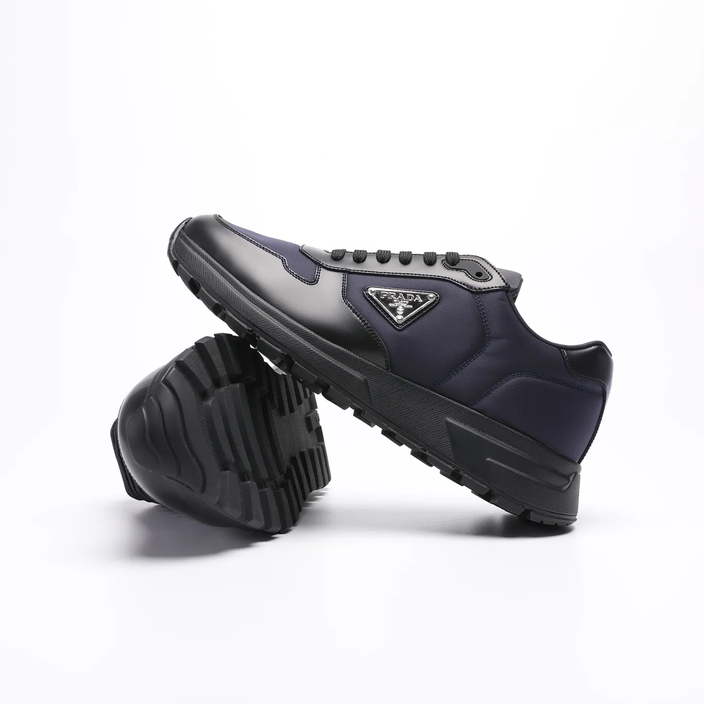 Batch 580 [PRADA] Men's shoes are popular in the counter, official website synchronization, high-quality shipments. Fabric: original cowhide with snakeskin. Lining: cowhide feet + cowhide lining. Outsole: original TPU + foam. Size: 38-46